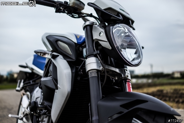 重車日誌20:最美的中量級街車-MV Agusta Brutale800