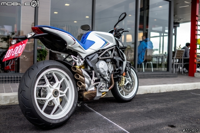 重車日誌20:最美的中量級街車-MV Agusta Brutale800