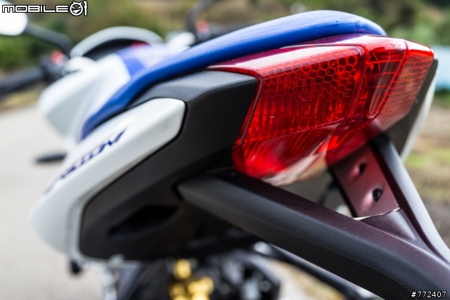 重車日誌20:最美的中量級街車-MV Agusta Brutale800