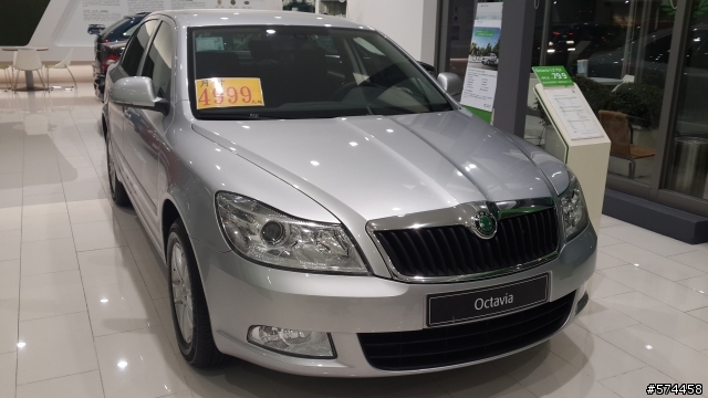 SKODA Octavia 1.2 TSI (亮銀) 小小開箱