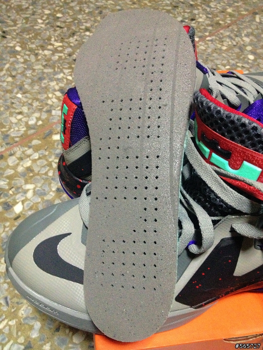 LBJ ambassador 6 再買第 2 雙