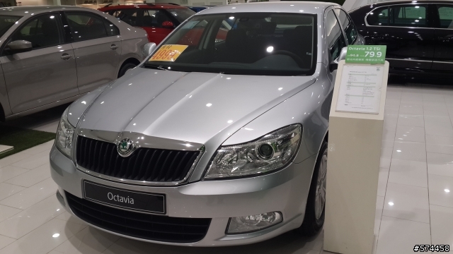 SKODA Octavia 1.2 TSI (亮銀) 小小開箱