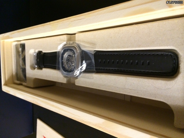 【開箱】聖誕開箱 - Sevenfriday 手錶.