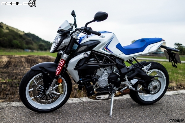 重車日誌20:最美的中量級街車-MV Agusta Brutale800