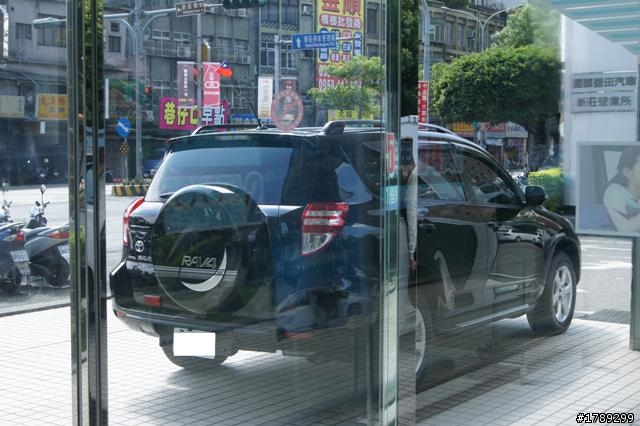 RAV4撞傷了~要修還是要賣?