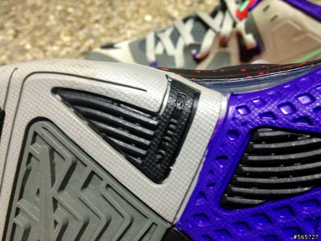 LBJ ambassador 6 再買第 2 雙