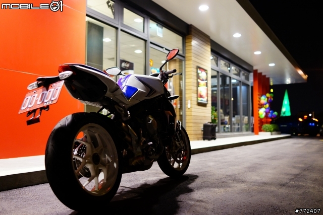 重車日誌20:最美的中量級街車-MV Agusta Brutale800
