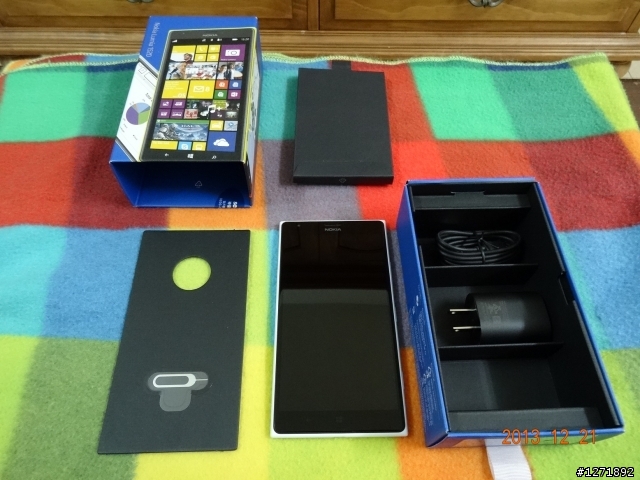 白色 Nokia Lumia 1520 簡單開箱