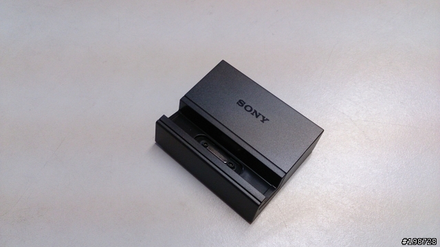 Docomo SO-02F(Z1f)萊姆黃入手......