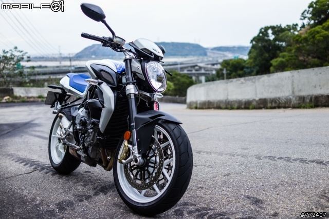 重車日誌20:最美的中量級街車-MV Agusta Brutale800