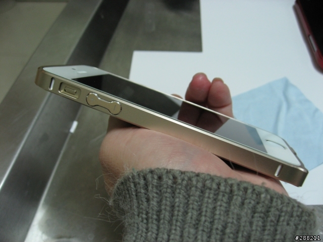 唉呀!第三支iPhone5S到貨!(退換貨2次,給Apple官網一個讚!)