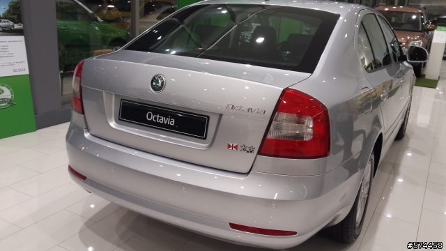 SKODA Octavia 1.2 TSI (亮銀) 小小開箱