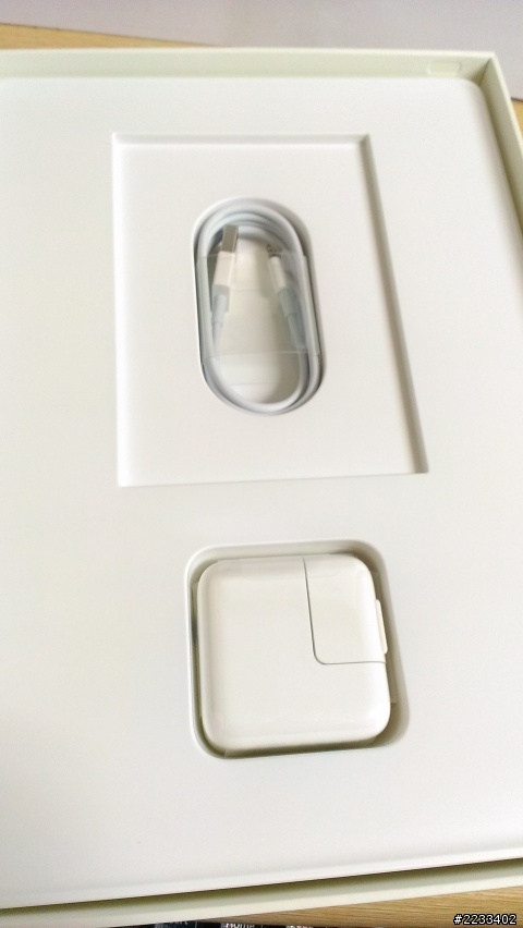 人生第一台IPAD AIR  開箱+皮套+行動電源