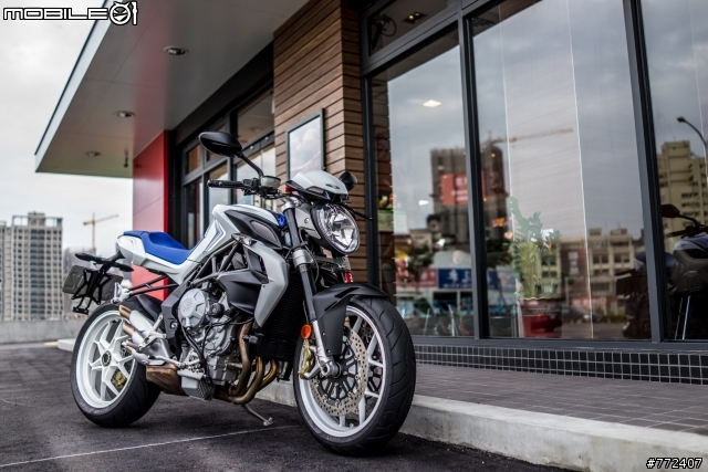 重車日誌20:最美的中量級街車-MV Agusta Brutale800
