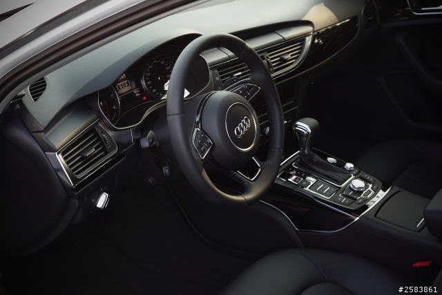 A6 2.0 TFSI S-line 一個月開箱 (羽絨白)