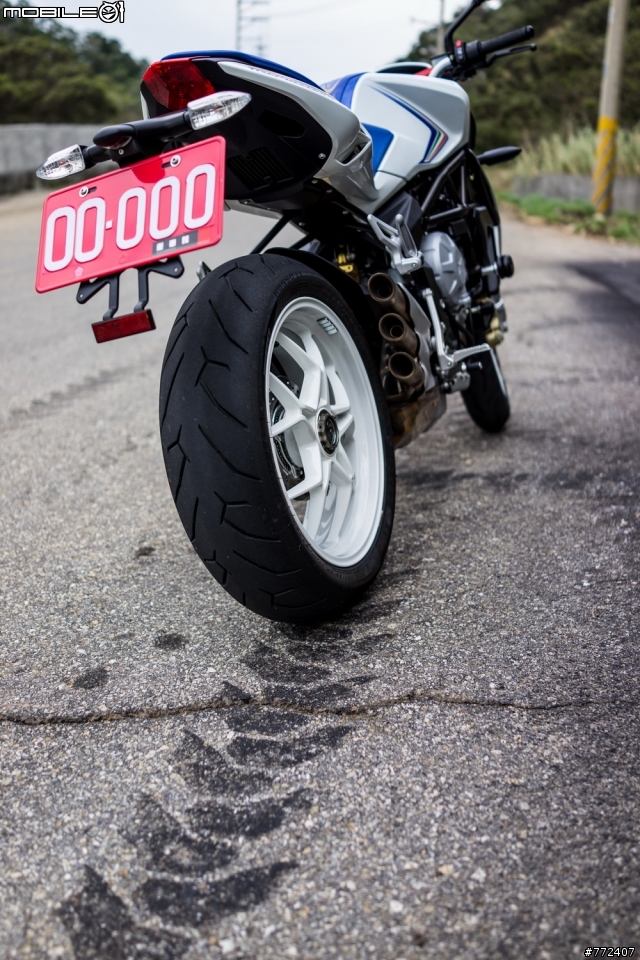 重車日誌20:最美的中量級街車-MV Agusta Brutale800