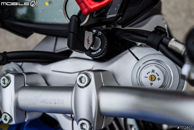 重車日誌20:最美的中量級街車-MV Agusta Brutale800