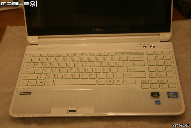 日本製筆電 FUJITSU LH772-VW541簡單開箱