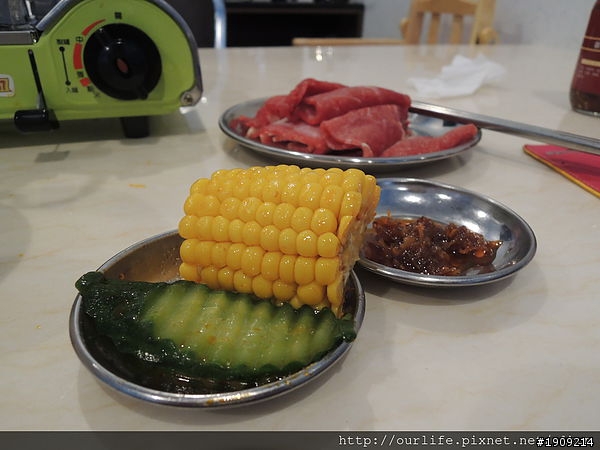 台中北區.湯甜料多的南洋XO牛肉鍋