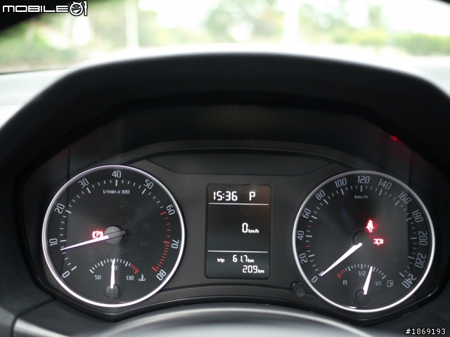 SKODA Octavia 1.2 TSI (白) 小小開箱~