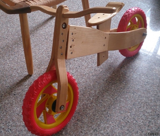 女兒的三歲生日禮物-自製PUSHBIKE