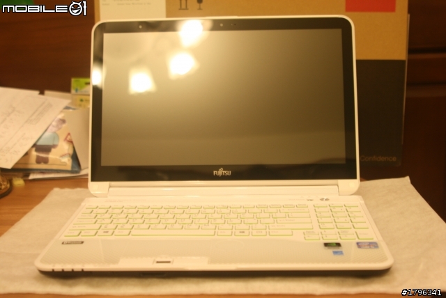 日本製筆電 FUJITSU LH772-VW541簡單開箱