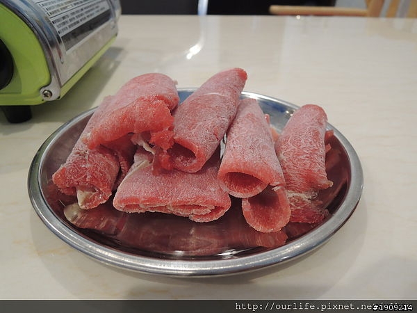 台中北區.湯甜料多的南洋XO牛肉鍋