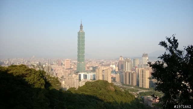 我想 我要發的主題應該和攝影的觀念有相關吧 給去山上拍煙火的看看你們留下的風景