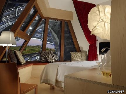 旅遊就生活 生活就是享受 西班牙建築大師 FRAK GARY 作品 HOTEL MARQUÉS DE RISCAL 頂級酒店