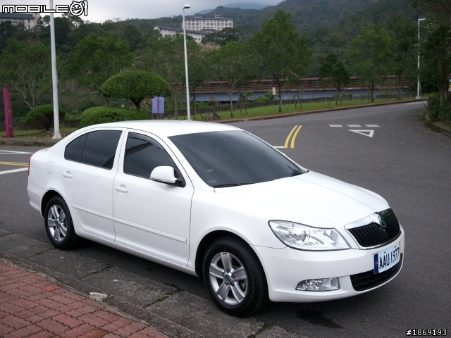 SKODA Octavia 1.2 TSI (白) 小小開箱~