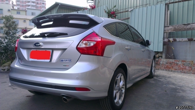 我的2014/1/28 FORD FOCUS 9W 銀.開箱了