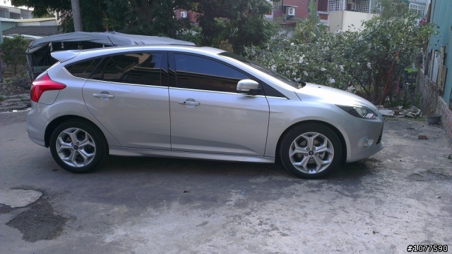 我的2014/1/28 FORD FOCUS 9W 銀.開箱了