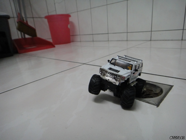 全比例遙控,2.4G 迷你遙控車-悍馬車開箱~~~~