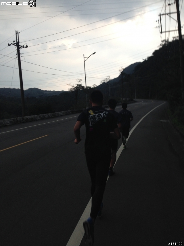 剽悍、防水跑鞋新選擇- MERRELL ASCEND GLOVE GORE-TEX 開箱 (赤足鞋款 barefoot)
