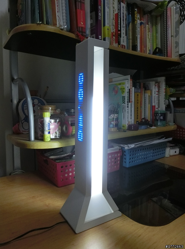 【開箱分享】億光億視界LED時尚功能時鐘版造型檯燈 X 橙果設計