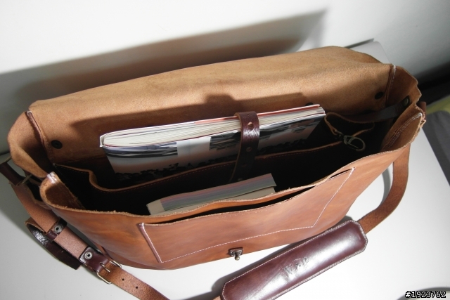 【開箱 + 實搭】Whipping + Post Messenger Bag 復古郵差包