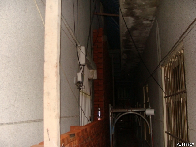 隔壁占用我們的地蓋鐵皮屋以及圍牆 (施工中) 該如何處理