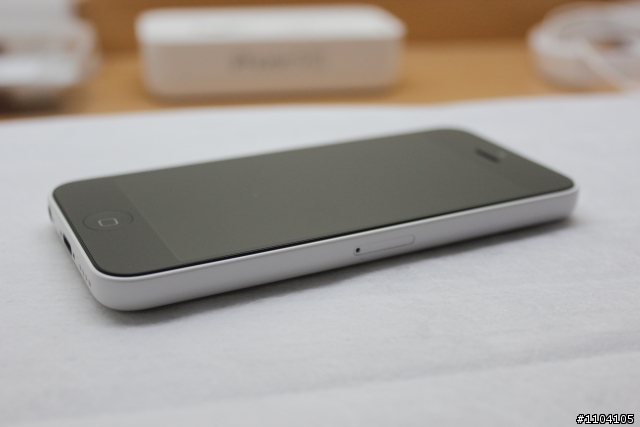 iPhone 5C 簡單開箱~(白 16G)2/24新增保護殼