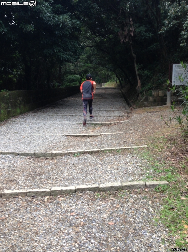 剽悍、防水跑鞋新選擇- MERRELL ASCEND GLOVE GORE-TEX 開箱 (赤足鞋款 barefoot)
