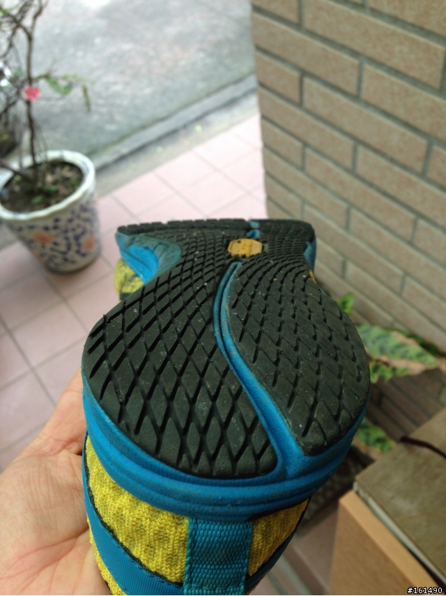 剽悍、防水跑鞋新選擇- MERRELL ASCEND GLOVE GORE-TEX 開箱 (赤足鞋款 barefoot)