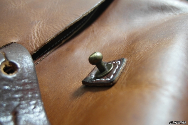 【開箱 + 實搭】Whipping + Post Messenger Bag 復古郵差包