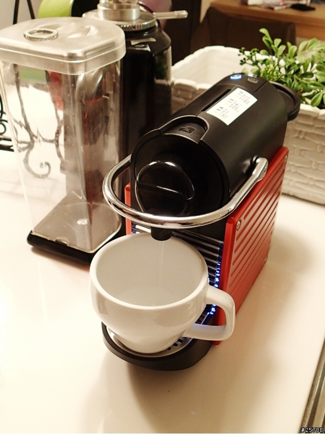 Nespresso Pixie 咖啡機 開箱文