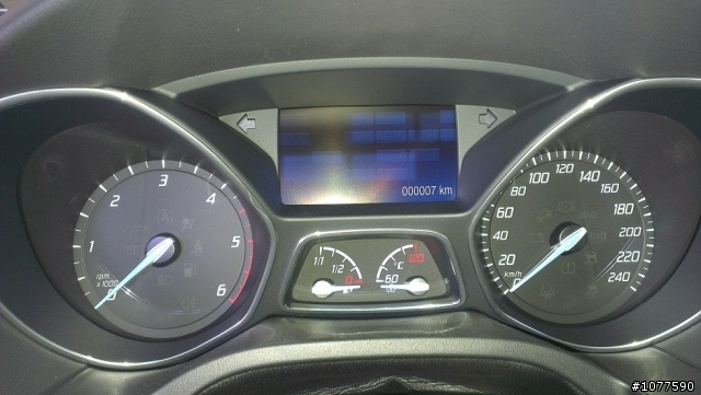 我的2014/1/28 FORD FOCUS 9W 銀.開箱了