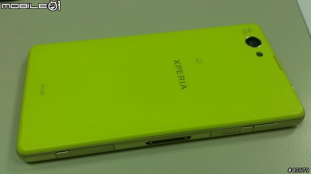 把 Z1 Compact 背蓋換成日版, 並把悠遊卡放進去