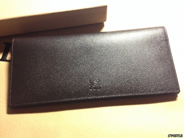 換我開箱了呦!LOEWE LONG HORIZONTAL男士小牛皮長夾!