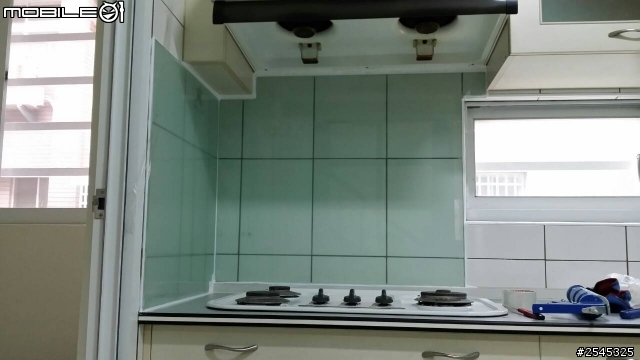 今天為了廚房裝烤玻一事我崩潰了.......