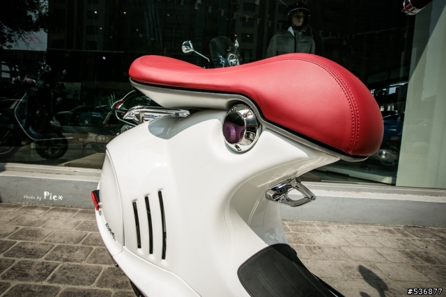 經典再現 - Vespa 946
