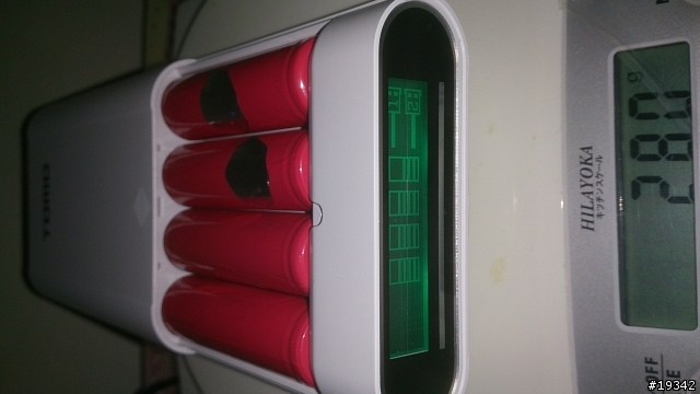 日前買的可交換18650電池行動電源盒開箱