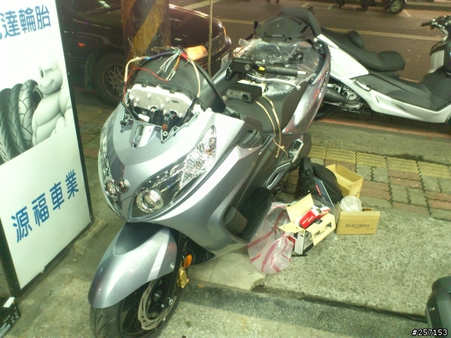 秉持舒適長途旅行"シャオ犬" Maxsym 400i ABS (偶爾更新)圖多