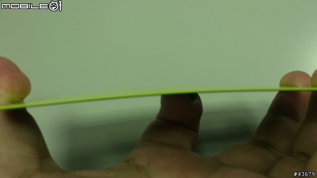 把 Z1 Compact 背蓋換成日版, 並把悠遊卡放進去